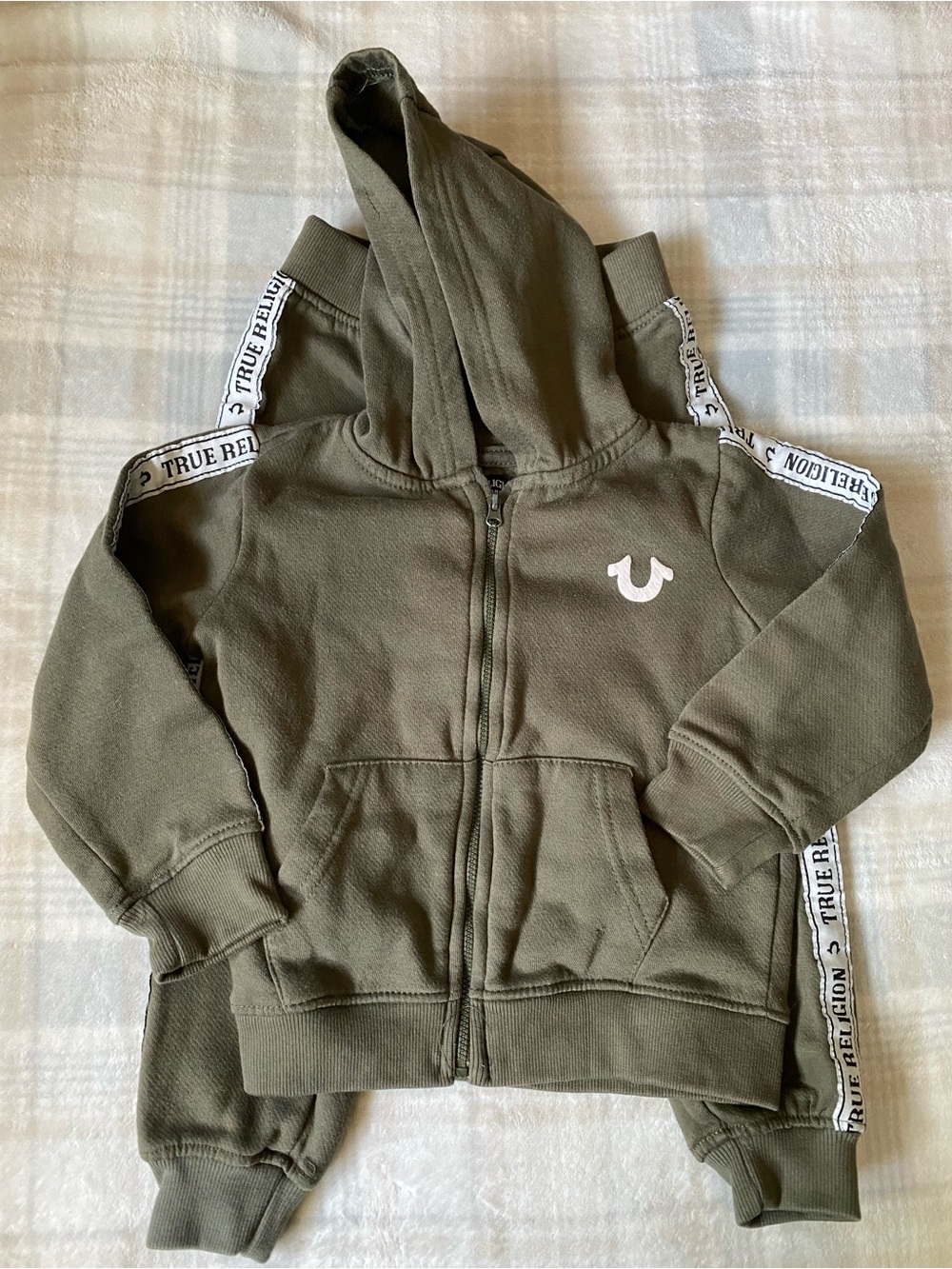 True Religion Kids Olive Logo set of 3 pieces size 4T